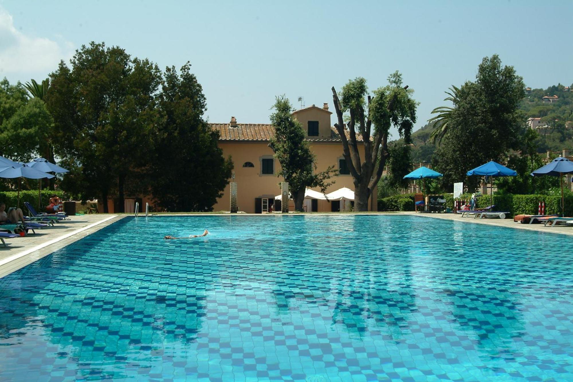 Residenza Sant'Anna Del Volterraio Hotel Portoferraio Kültér fotó The swimming pool at the hotel