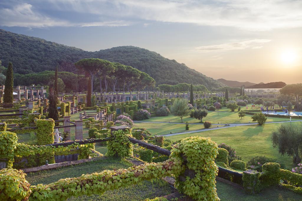 Residenza Sant'Anna Del Volterraio Hotel Portoferraio Kültér fotó The gardens of the Villa Lante