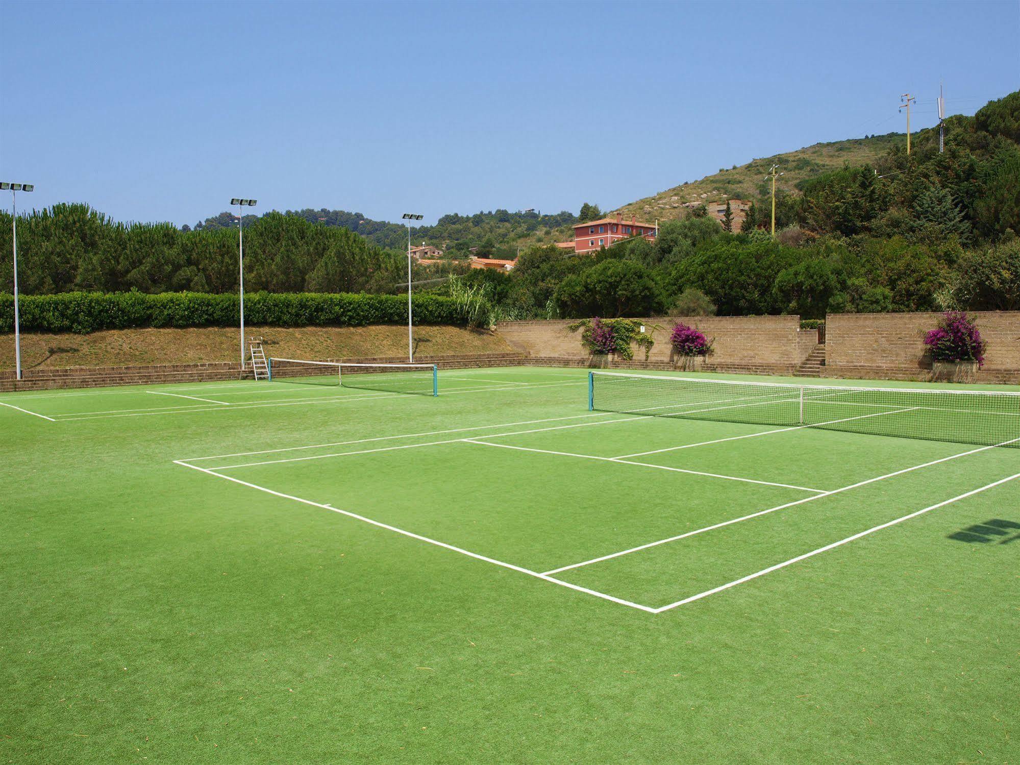 Residenza Sant'Anna Del Volterraio Hotel Portoferraio Kültér fotó Tennis court