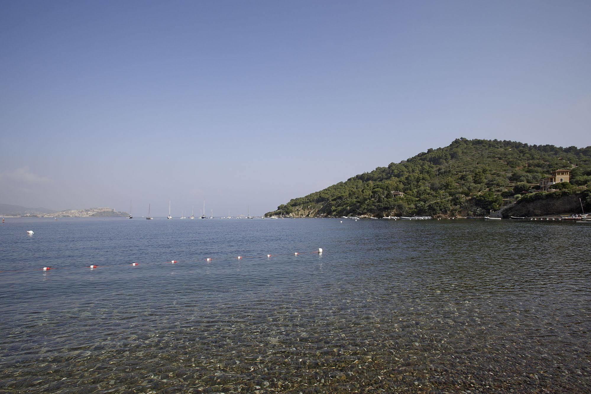 Residenza Sant'Anna Del Volterraio Hotel Portoferraio Kültér fotó The bay of Agia Marina